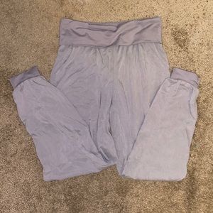 Gray Under Armour sweats/jogger